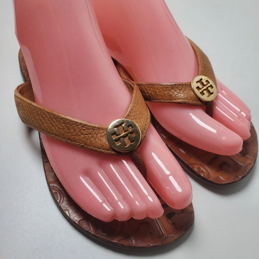 Tory Burch Miller Tan Leather Logo Medallion Thong Sandal 6M Flip Flops 50908667